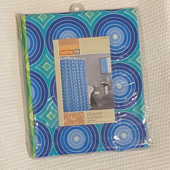 Reversible Shower Curtain - Picture 1 of 3